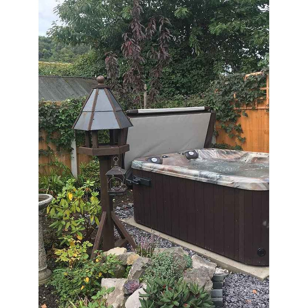Quattro Hot Tub 4-Person Spa – Compact Design with Lounger and Captain’s Chair